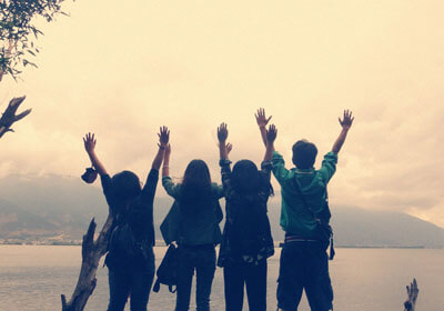 火热足球对决，场上交锋激情迸发